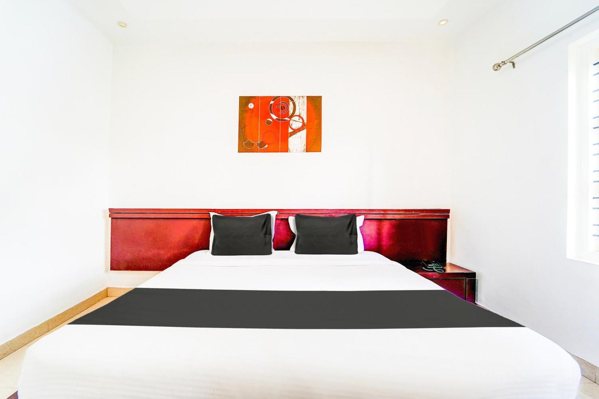 Hotel Super Collection O Kazhakuttam Near Al Saj Convention Centre à Andurkonam Extérieur photo