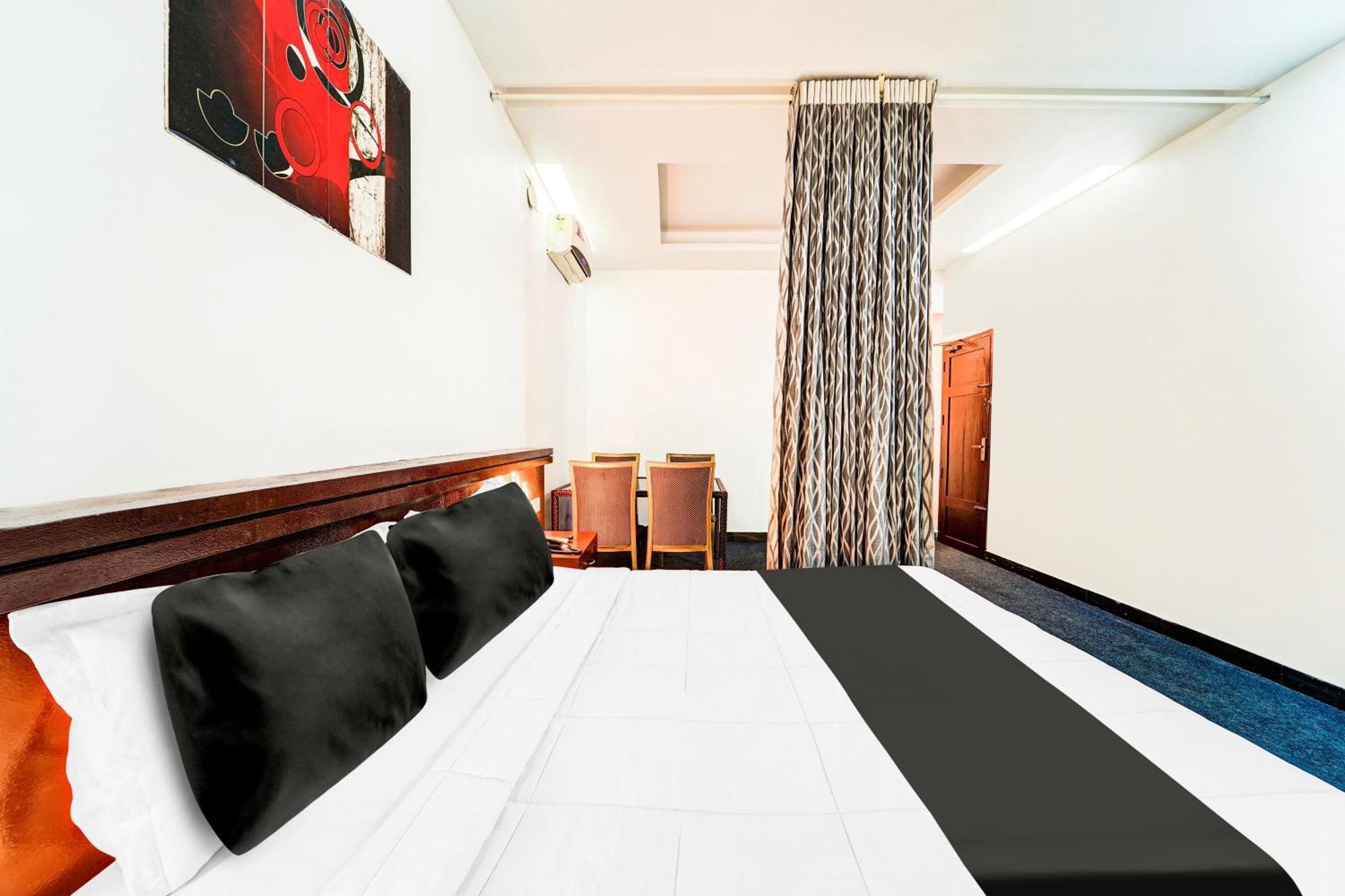 Hotel Super Collection O Kazhakuttam Near Al Saj Convention Centre à Andurkonam Extérieur photo